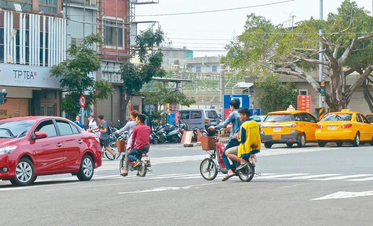 掛牌微型電動二輪車 11/1起可停新北收費機車格　